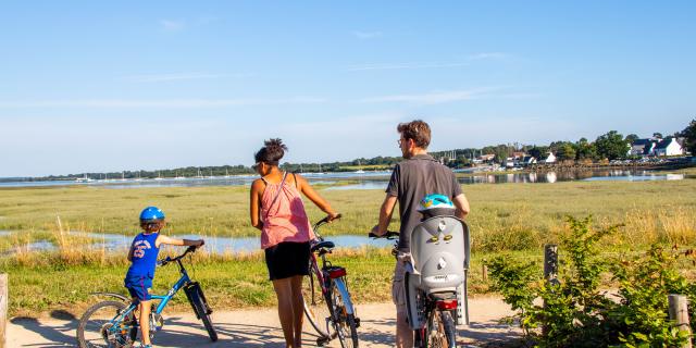 Famille à vélo, Morbihan