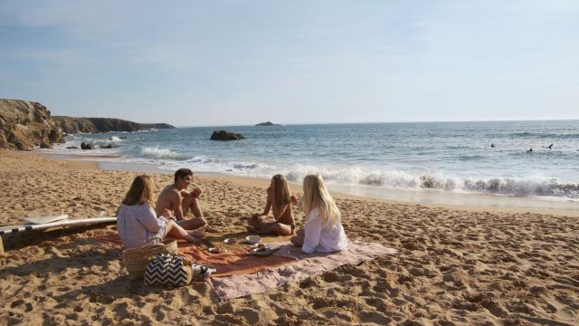 Apéro sur la plage à Quiberon côte sauvage