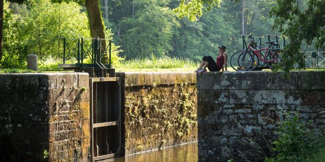 Gueltas, le Canal de Nantes à Brest à vélo