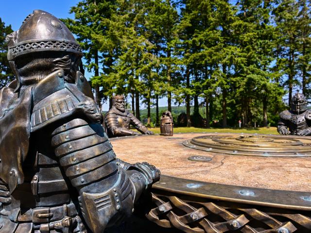 Nouveaux chevaliers de Brocéliande, Néant-sur-Yvel