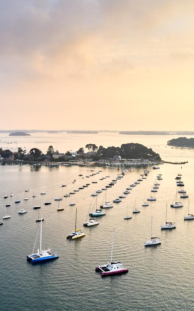 Île aux Moines (à gauche) et de Port Blanc à Baden (à droite).