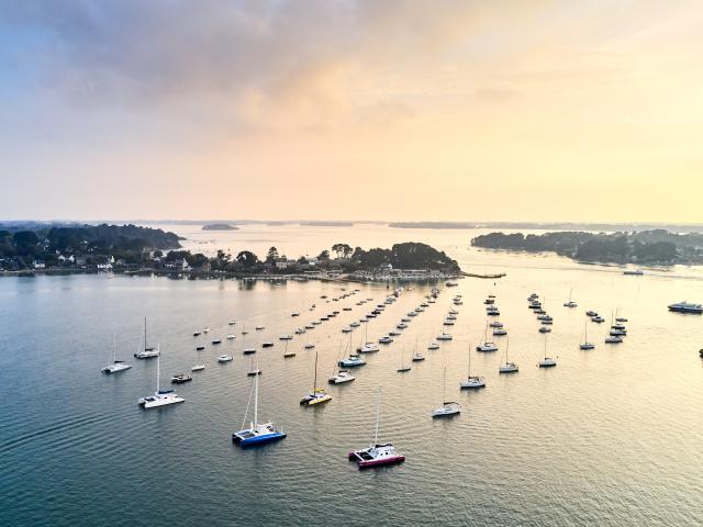 Île aux Moines (à gauche) et de Port Blanc à Baden (à droite).