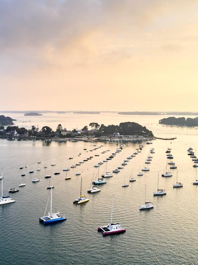 Île aux Moines (à gauche) et de Port Blanc à Baden (à droite).