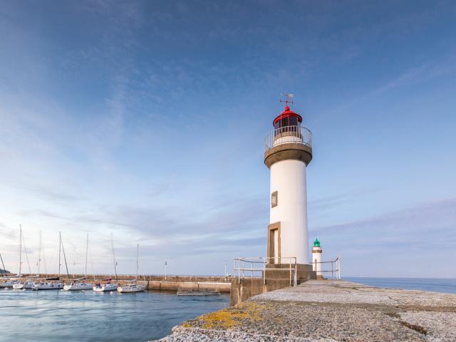 Phares a l'entree du port du palais a Belle ile en mer