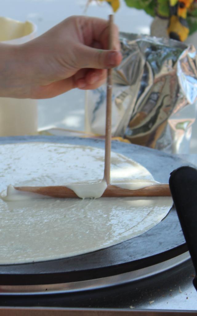 Fabrication de crêpes et galettes sur un bilig