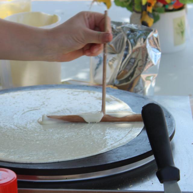 Fabrication de crêpes et galettes sur un bilig