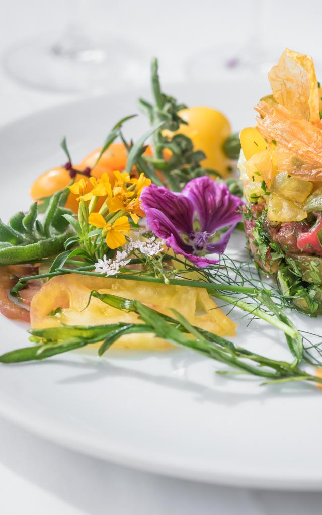 Assiette plat estival, hôtel la Grée des Landes, La Gacilly